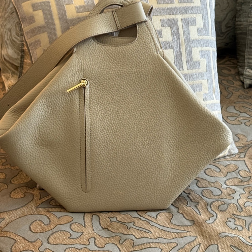 Cuyana Pebbled Leather Shoulder Bag in Stone
